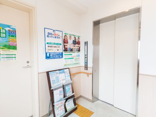 エレベーター付近の情報コーナー