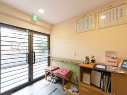 出入口の明るいスペース