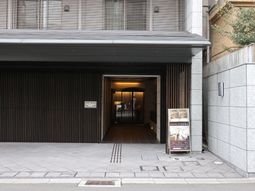 エントランス外観の様子