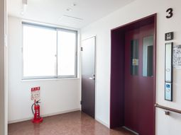 廊下の角部屋エントランス