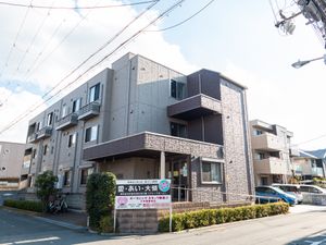 モダンな外観の建物