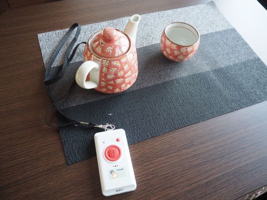 テーブルの上の茶器
