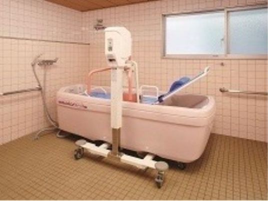 介護用浴槽と設備