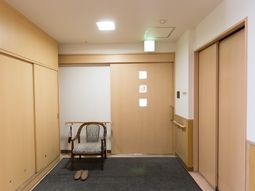 廊下とドアの様子