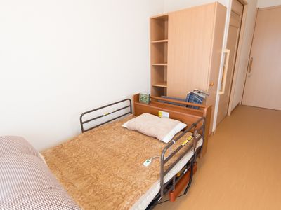 居室のベッドと収納