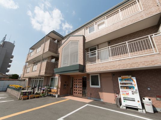 明朗なエントランスの施設