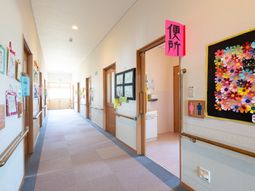 廊下の明るい様子