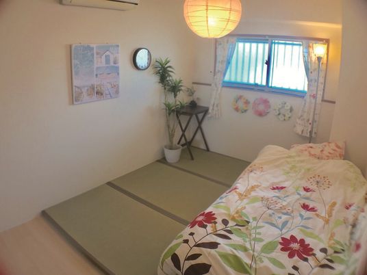 明るい個室の居室