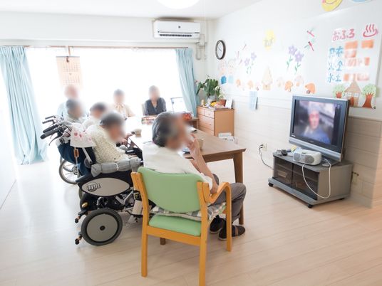 共有スペースでテレビ視聴