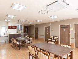 明るいダイニングスペース