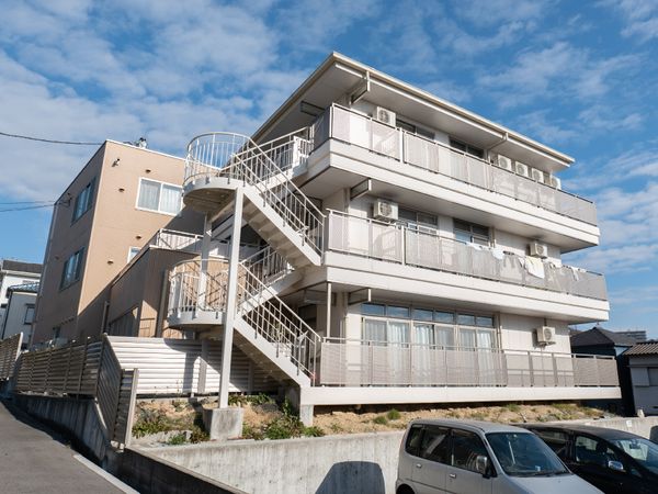 多階層の建物外観