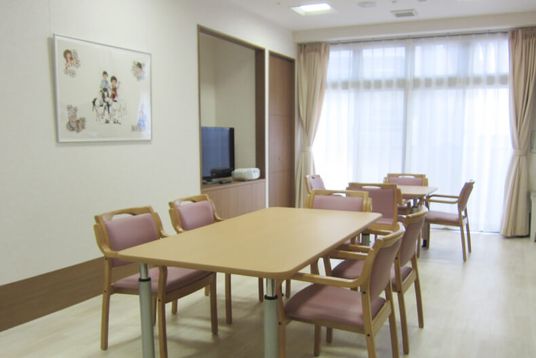 静かなテーブルの部屋