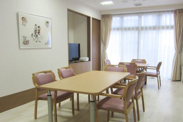 静かなテーブルの部屋