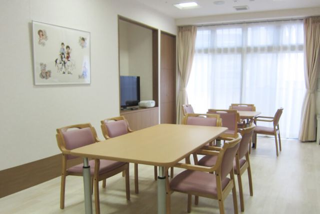 静かなテーブルの部屋