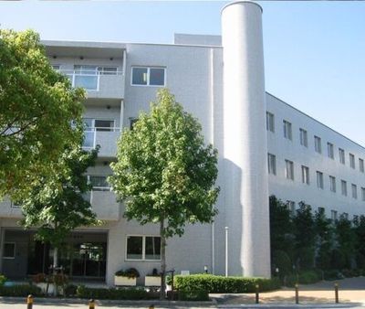 立派な建物の外観