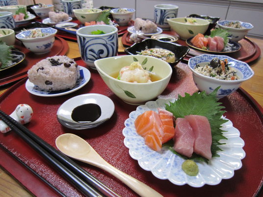 色鮮やかな和食の配膳