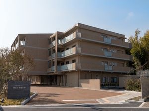 多階層の建物の外観
