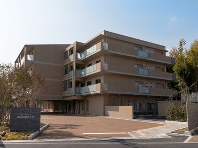 多階層の建物の外観