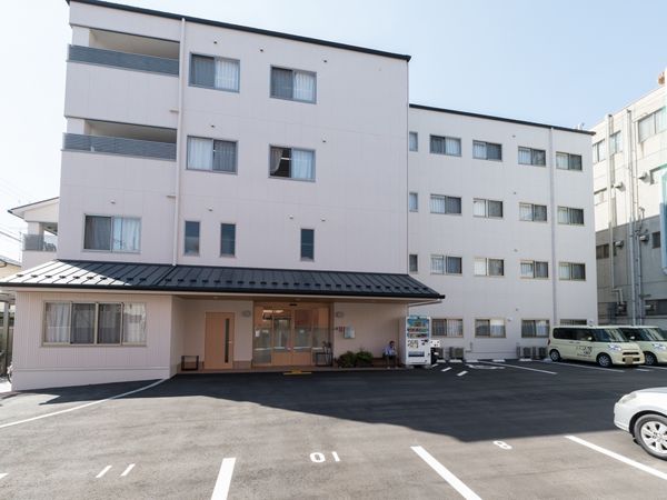 清潔感のある建物エントランス
