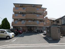 多階層の明るい外観