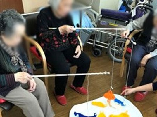 釣りゲームを楽しむ室