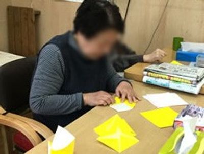 折り紙を楽しむ様子