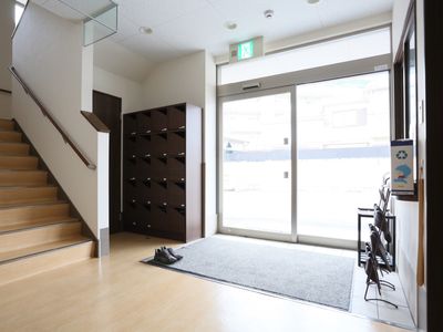 玄関エリアと階段