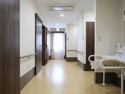 清潔な施設の廊下