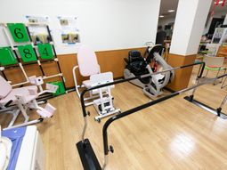 訓練器具のある部屋