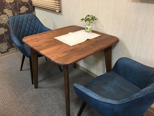 暖かい雰囲気のダイニングルーム  