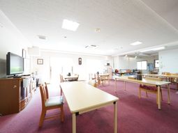 明るい共用ダイニング