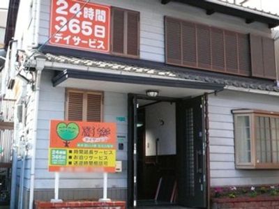看板と建物の外観