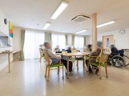明るい食堂の様子