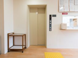 清潔なエレベーターホール