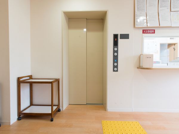 清潔なエレベーターホール