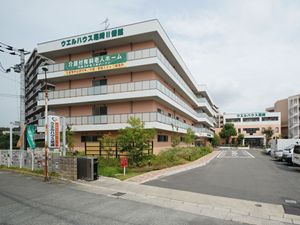 多階層の建物外観