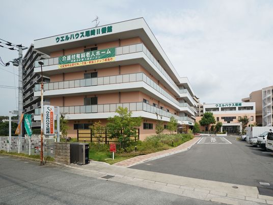多階層の建物外観