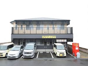 駐車場のある建物外観  