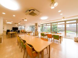 明るいダイニングスペース