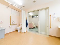 バリアフリーの浴室設備