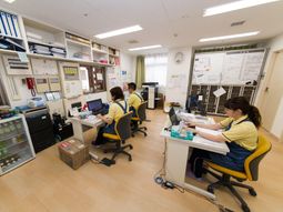 スタッフの仕事風景