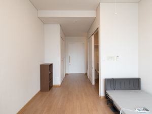 明るい居室の一角