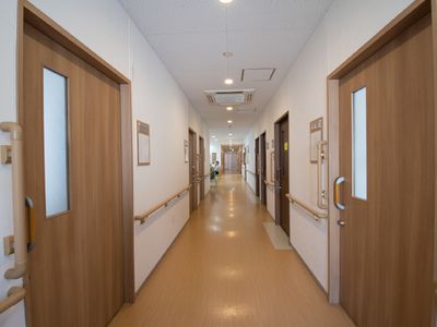 廊下の明るい様子