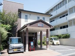 エントランスと駐車場