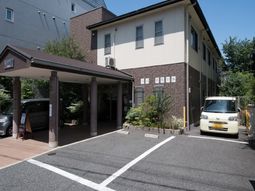 入口付近の明るいエントランス