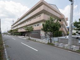 モダンな建物の外観