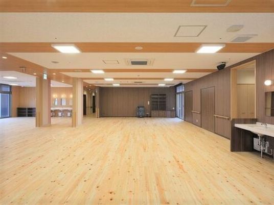 広々とした明るい居室