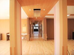 明るい廊下の様子