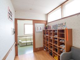 明るいエントランスホール