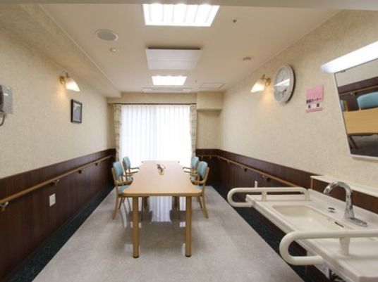 機能訓練用の明るい部屋